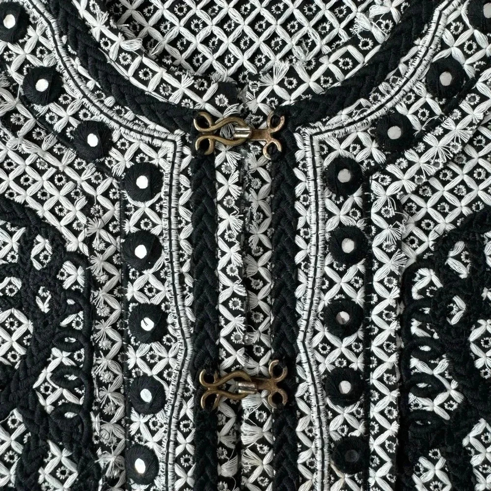 FARM Rio Abstract Black and White Geometric Woven Cardigan - Picture 3 of 14